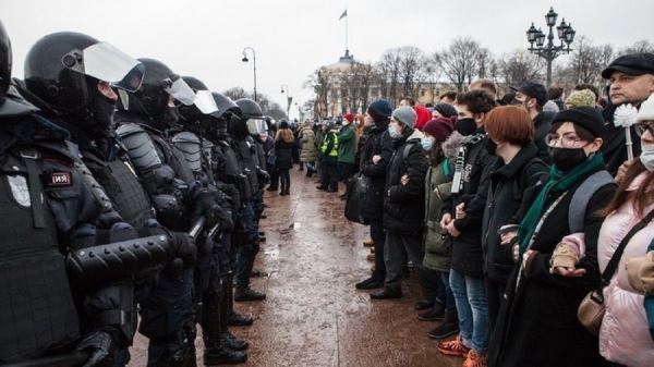 Смехов, Хаматова, Акунин, Звягинцев и другие деятели культуры потребовали привести законодательство о митингах в соответствие с Конституцией